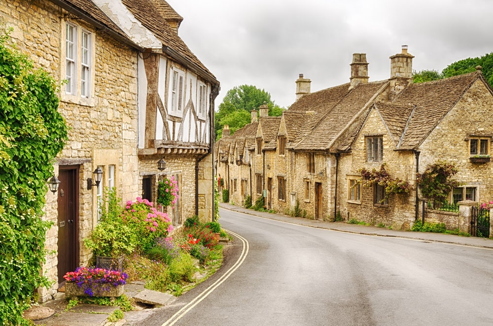 Experience the Breathtaking Beauty of Cotswolds