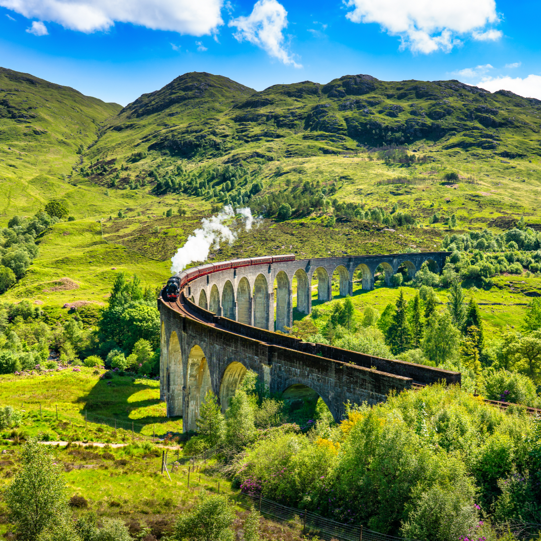 Small-group day trips & multi-day tours in the UK | Go Tours UK